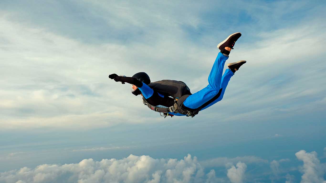 Saltando de paraquedas sozinho | WOW Paraquedismo